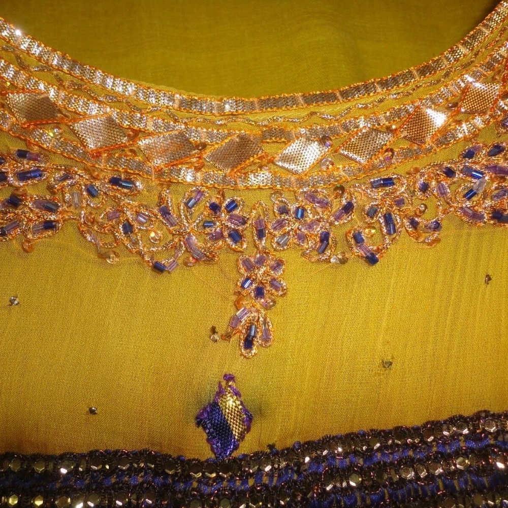 Beaded Dress Smaller size shorter sleeves silk? - Picture 4 of 8